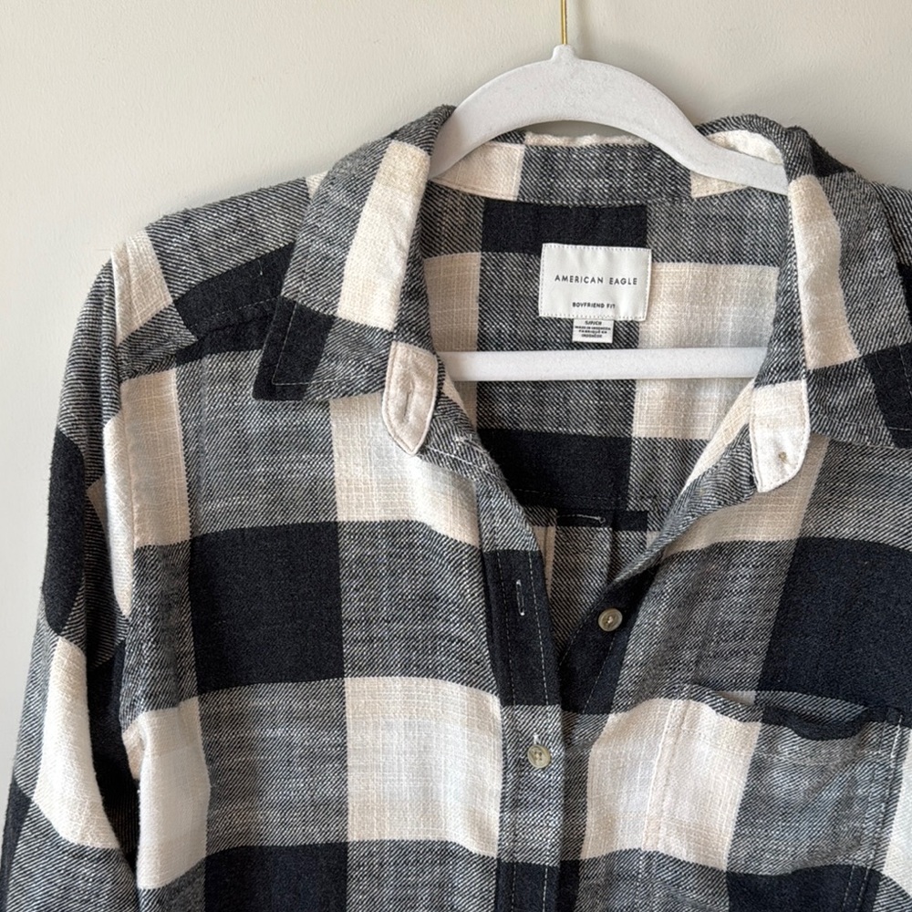 American Eagle Outfitters Black and White Plaid Shirt
